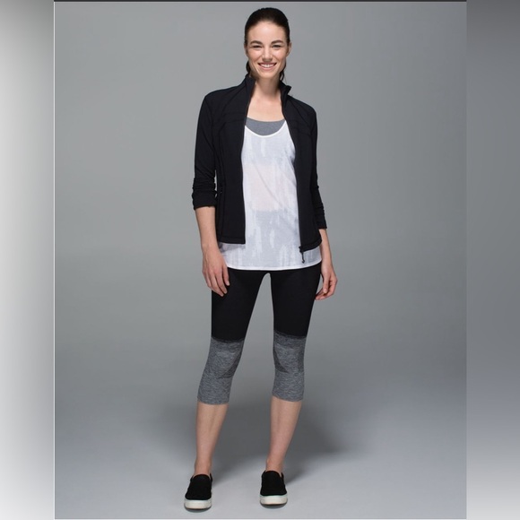 Lululemon Seamlessly Street Crop Heathered Black. Size 6 based on measurements. - Picture 2 of 12